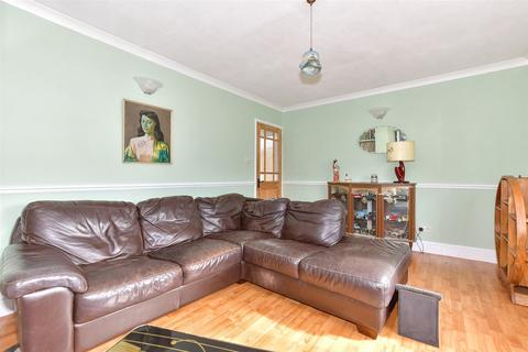 2 Hazel Close, Eythorne, Dover, CT15 4DA