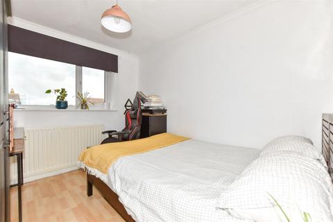 2 Hazel Close, Eythorne, Dover, CT15 4DA