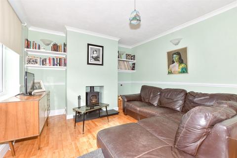 2 Hazel Close, Eythorne, Dover, CT15 4DA