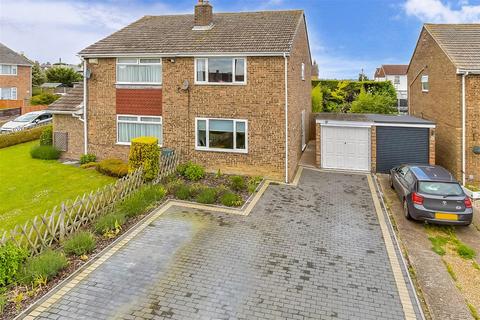 2 Hazel Close, Eythorne, Dover, CT15 4DA