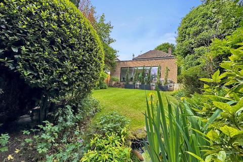 8 Ownstead Gardens, Sanderstead, South Croydon, CR2 0HH