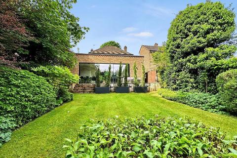 8 Ownstead Gardens, Sanderstead, South Croydon, CR2 0HH