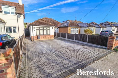 2 bedroom bungalow for sale, Kings Gardens, Upminster, RM14