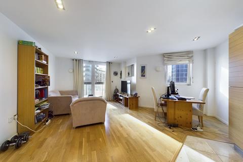 1 bedroom flat to rent, City Tower, 3 Limeharbour, London, E14