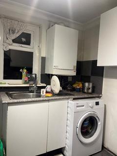 1 bedroom in a house share to rent, Room,  Park Road, London