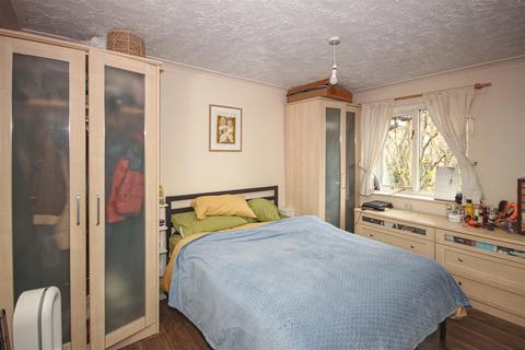 2 bedroom flat for sale, Sheppard Drive, London