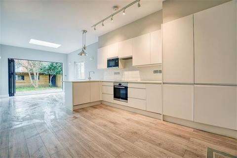 2 bedroom flat to rent, Larch Road, London, NW2
