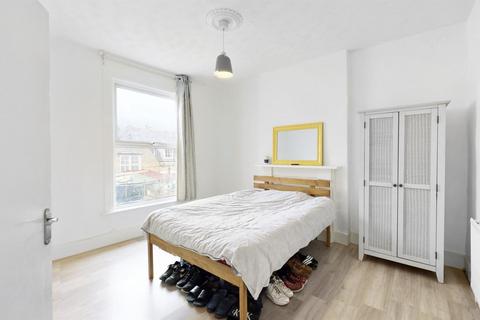 1 bedroom flat for sale, Vicarage Road, London