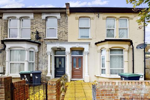 1 bedroom flat for sale, Vicarage Road, London