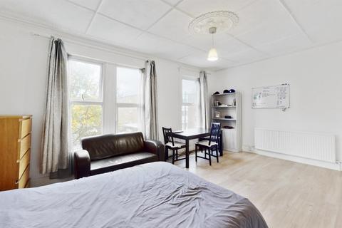 1 bedroom flat for sale, Vicarage Road, London