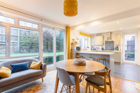 4 bedroom detached house for sale, Carden Avenue, Brighton