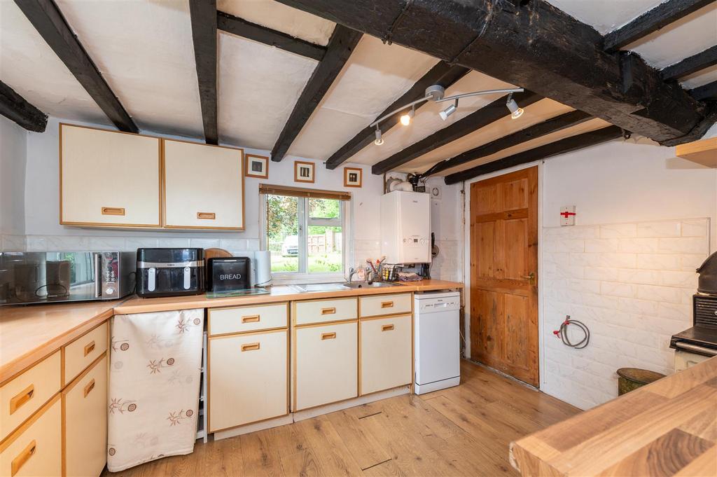 Lindridge Lodge - internals-10.JPG