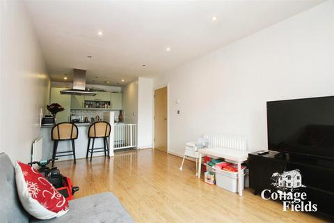 1 bedroom flat for sale, Foundry Gate, Waltham Cross, EN8 - Lovely One bedroom with Parking