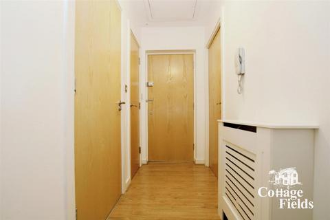1 bedroom flat for sale, Foundry Gate, Waltham Cross, EN8 - Lovely One bedroom with Parking