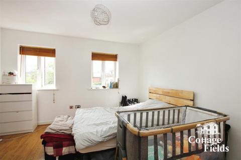 1 bedroom flat for sale, Foundry Gate, Waltham Cross, EN8 - Lovely One bedroom with Parking