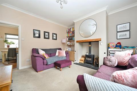 2 bedroom terraced house for sale, Ashtofts Mount, Guiseley, Leeds