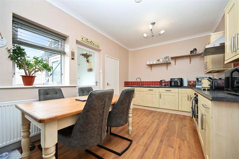 2 bedroom terraced house for sale, Ashtofts Mount, Guiseley, Leeds