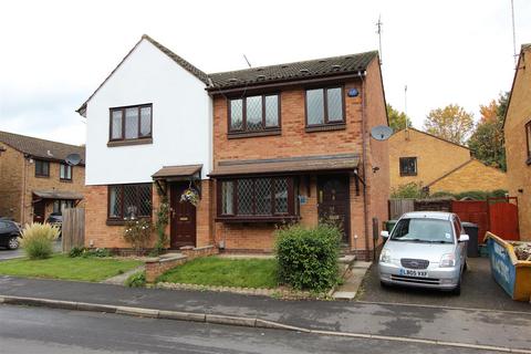 3 bedroom semi-detached house to rent, Hunters Oak, Hemel Hempstead, Hertfordshire, HP2 7SY