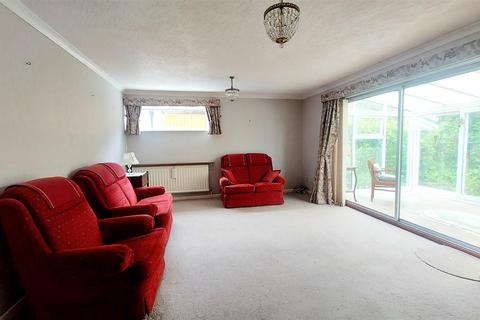 12 Highlands Close, Corsham, SN13 0LA
