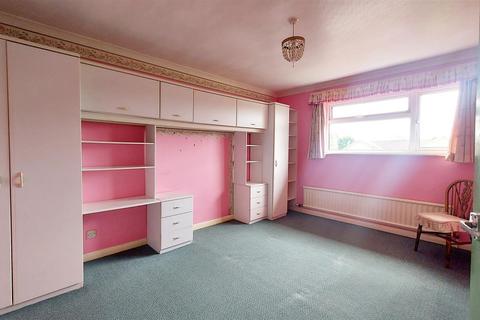 12 Highlands Close, Corsham, SN13 0LA