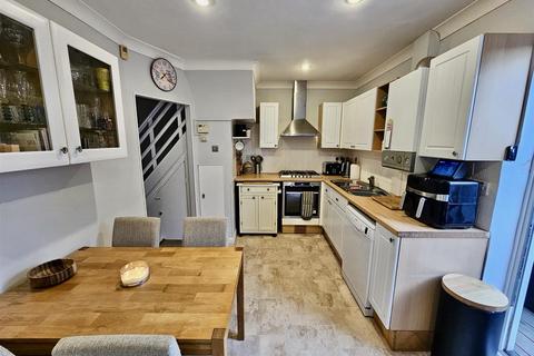 3 bedroom terraced house for sale, Lynmouth Avenue, Morden