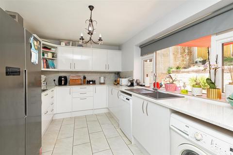 4 bedroom semi-detached house for sale, Highbank, Brighton