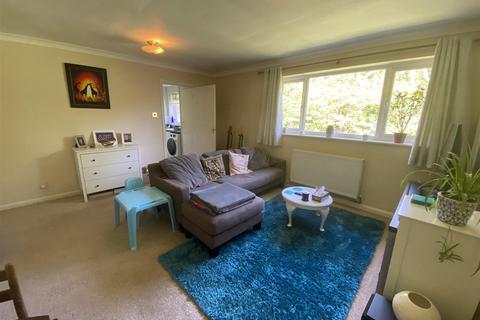 2 bedroom flat to rent, Senlac Way, St. Leonards-On-Sea