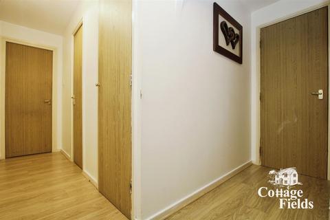 2 bedroom flat to rent, Swaythling Close, London