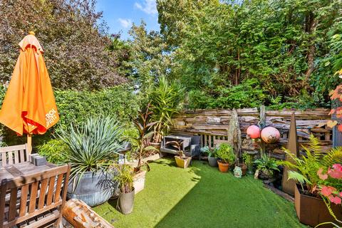 3 bedroom terraced house for sale, Station Road, Brighton