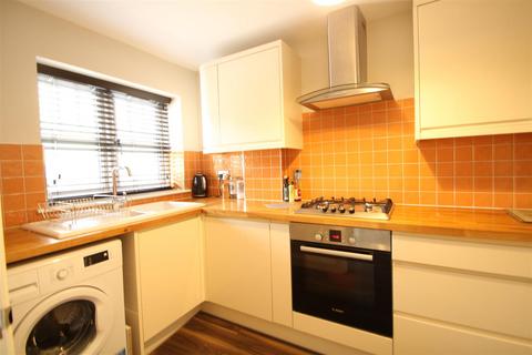 3 bedroom end of terrace house to rent, Nym Close, Camberley GU15