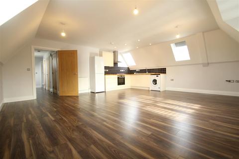 2 bedroom penthouse to rent, Nym Close, Camberley GU15