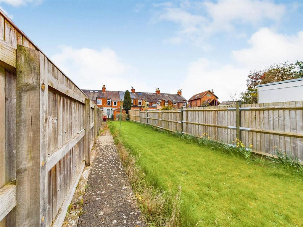 Queensgate, Beverley 3 bed terraced house for sale £170,000