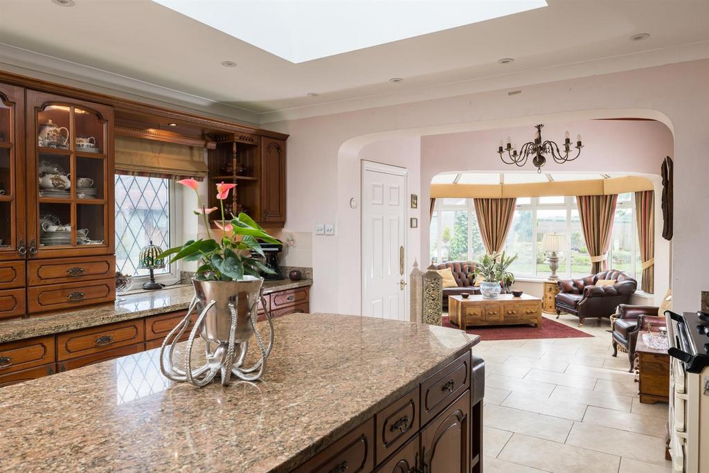 Kitchen Breakfast Room to Garden Room