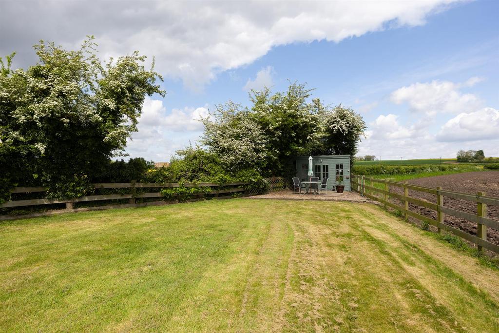 Paddock, Summer House