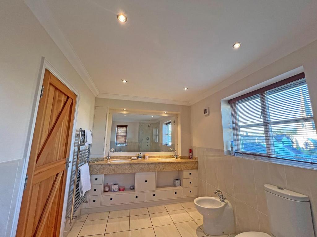Master En-Suite