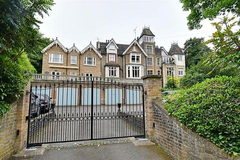 2 bedroom flat for sale, Springfield Lodge, Hertford SG13