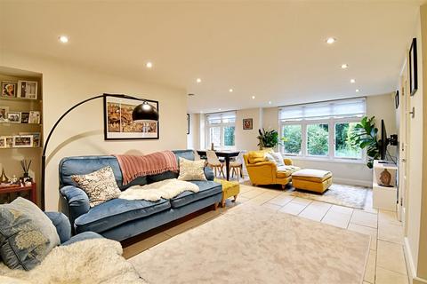 2 bedroom flat for sale, Springfield Lodge, Hertford SG13