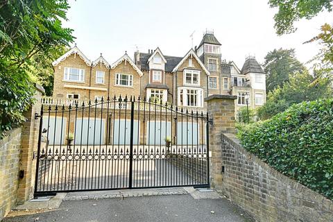 2 bedroom flat for sale, Springfield Lodge, Hertford SG13