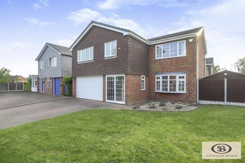 5 bedroom detached house to rent, Langley Close, Sandbach