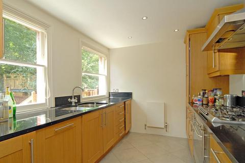 3 bedroom flat to rent, Langland Gardens, Hampstead, London, NW3