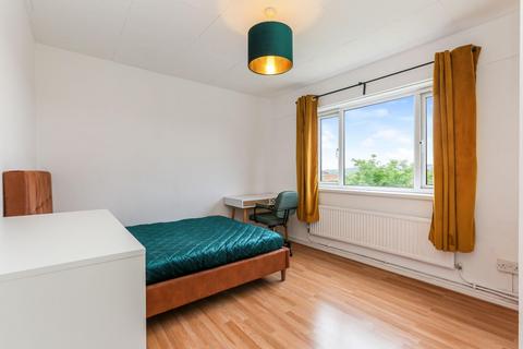 4 bedroom flat to rent, Denmark Hill Estate, London