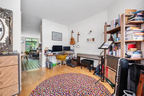 2 bedroom duplex for sale, Red Square, Carysfort Road, London, N16