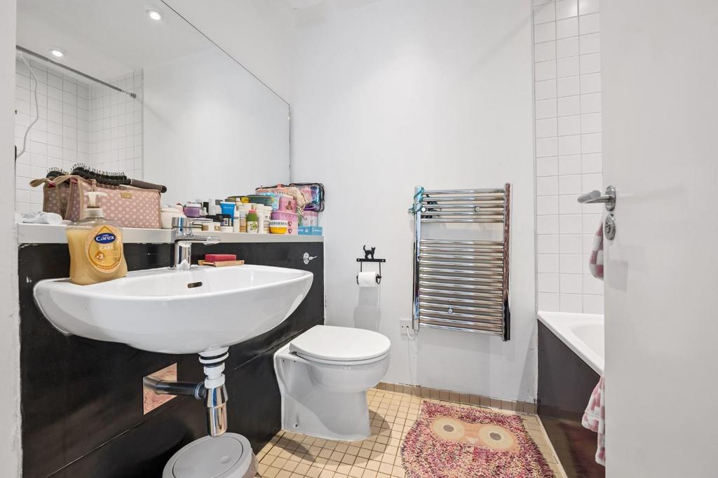 Ensuite to bedroom two
