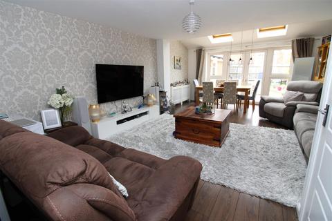 22 Benjamin Gray Drive, Littlehampton, BN17 7FA