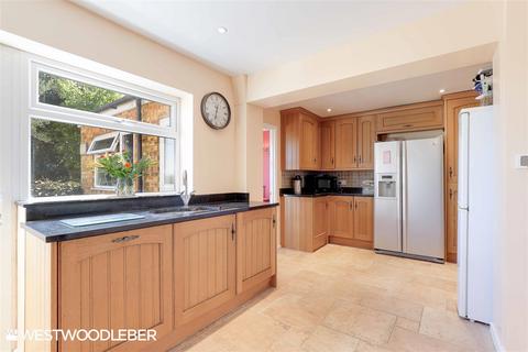 4 bedroom link detached house for sale, High Wood Road, Hoddesdon EN11