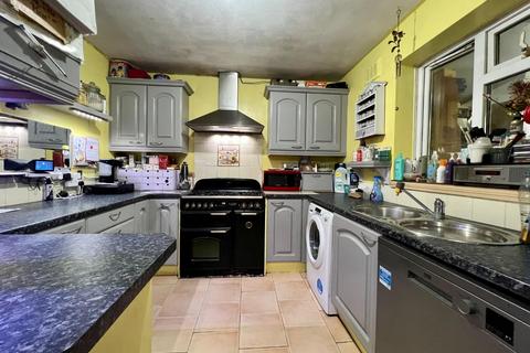 4 bedroom end of terrace house for sale, Quarry Road, Maidstone