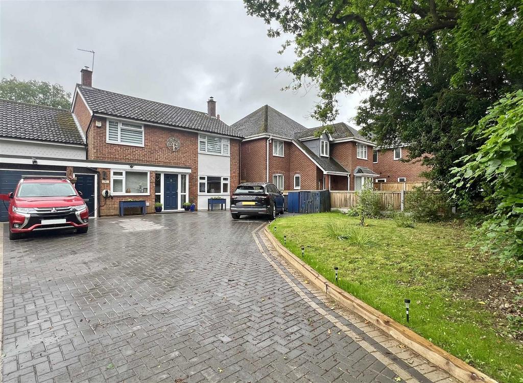 London Road, Black Notley, Braintree 4 bed detached house for sale £