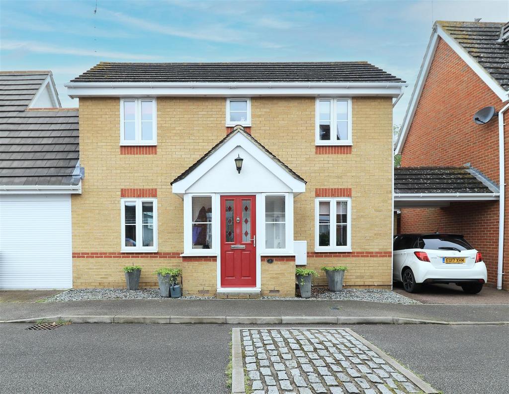 Yonge Close, Boreham, Chelmsford 2 bed detached house for sale £375,000
