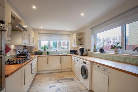4 bedroom detached house for sale, Robinsons Close, West Ealing W13