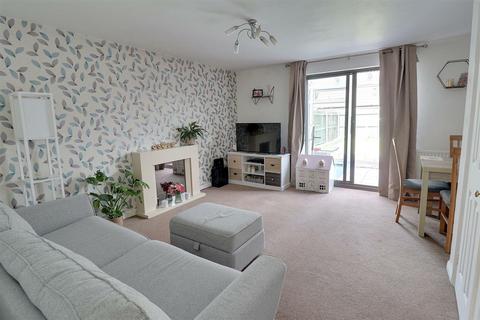 3 bedroom end of terrace house for sale, Berkeley Close, Hucclecote, Gloucester
